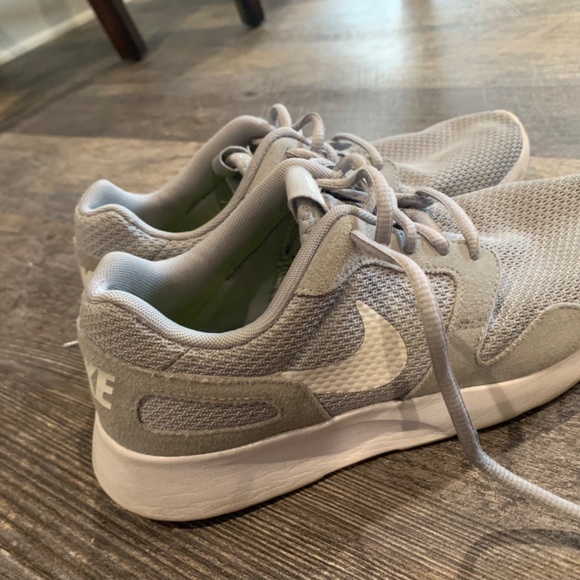Nike Kaishi Wolf Gray Running Shoes - Picture 3 of 7